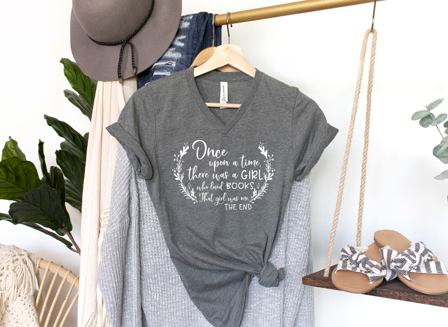 Once Upon a Time There Was a Girl Who Loved Books V-neck Short Sleeve T-shirt